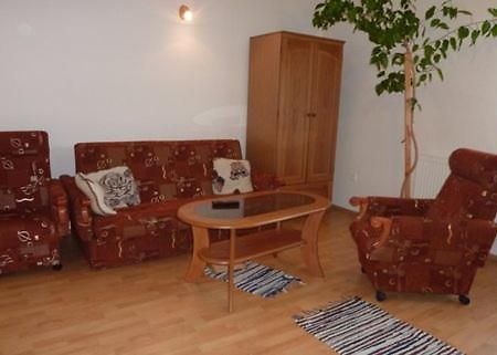 Villa Apartman Foldes Tibor à Veľký Meder Extérieur photo