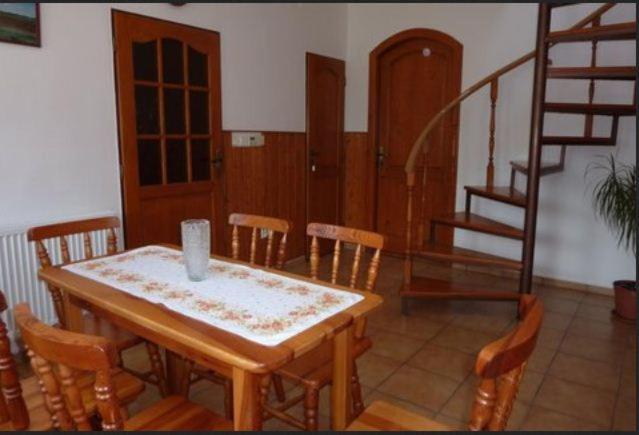 Villa Apartman Foldes Tibor à Veľký Meder Extérieur photo